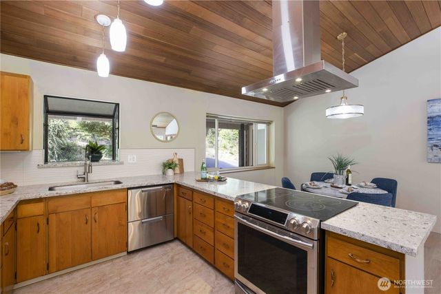 5161 NW Eldorado Boulevard, Bremerton, WA 98312