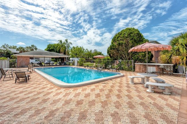 8345 13TH STREET N B, St Petersburg, FL 33702