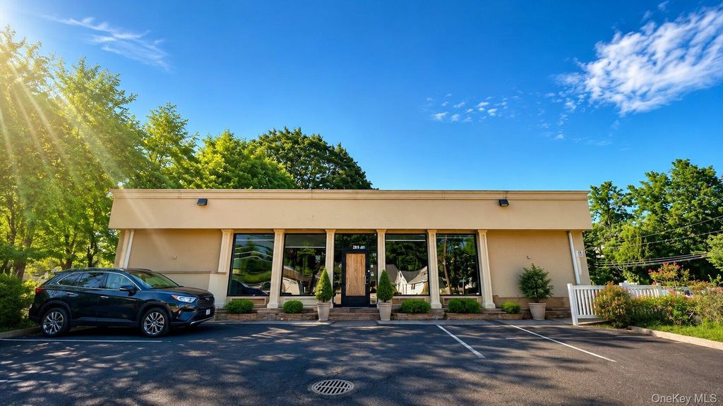 217 E Jericho Turnpike 231, Huntington Station, NY 11746 — exterior