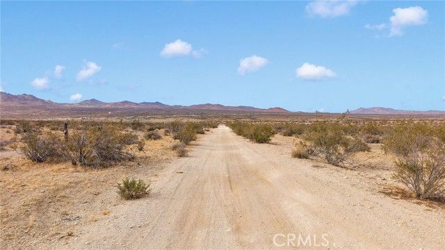 1111 Los Padres Road, Apple Valley, CA 92307