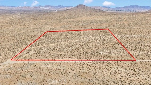 1111 Los Padres Road, Apple Valley, CA 92307