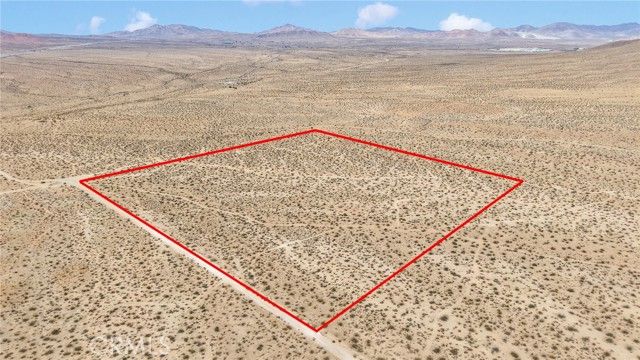 1111 Los Padres Road, Apple Valley, CA 92307