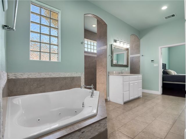 6209 Lago Vista Dr, Corpus Christi, TX 78414