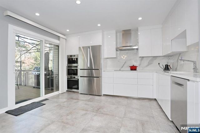10 Chris Court, Fair Lawn, NJ 07410