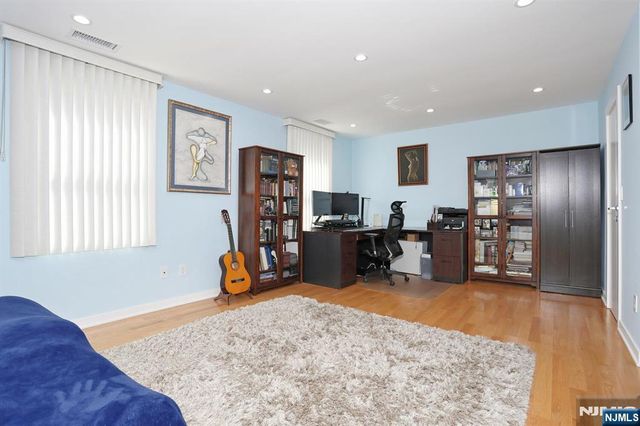 10 Chris Court, Fair Lawn, NJ 07410