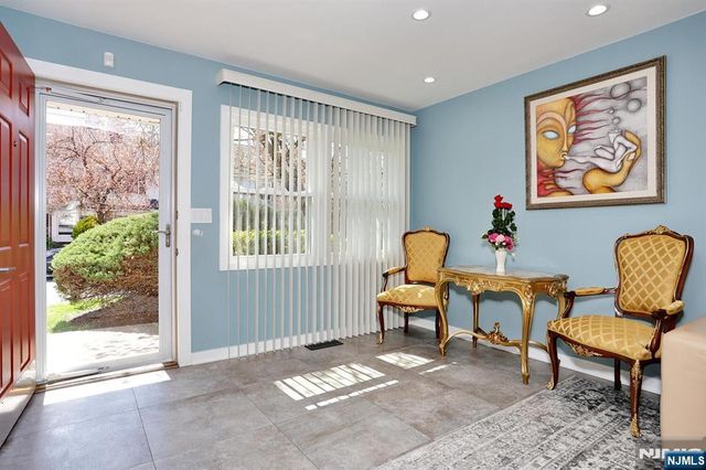 10 Chris Court, Fair Lawn, NJ 07410
