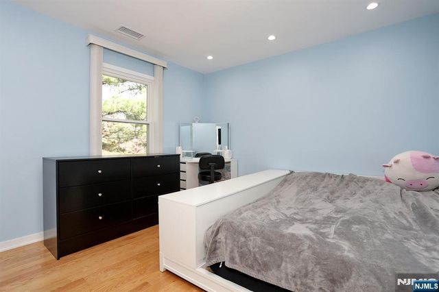 10 Chris Court, Fair Lawn, NJ 07410