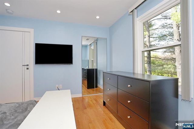 10 Chris Court, Fair Lawn, NJ 07410