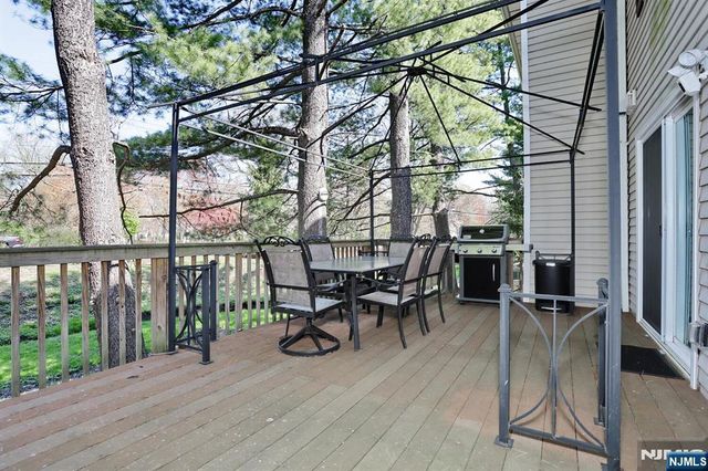 10 Chris Court, Fair Lawn, NJ 07410