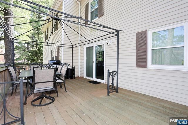 10 Chris Court, Fair Lawn, NJ 07410