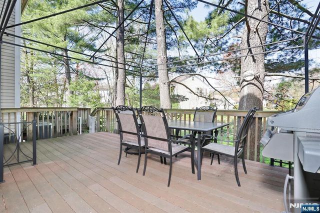 10 Chris Court, Fair Lawn, NJ 07410