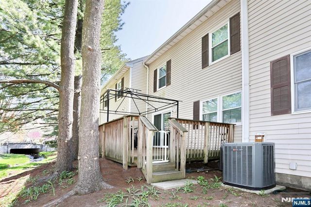 10 Chris Court, Fair Lawn, NJ 07410