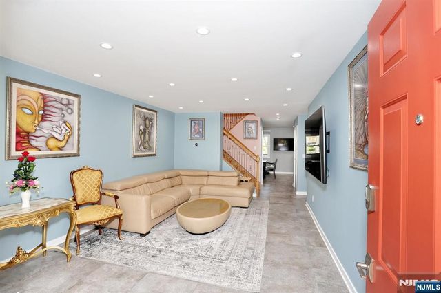 10 Chris Court, Fair Lawn, NJ 07410