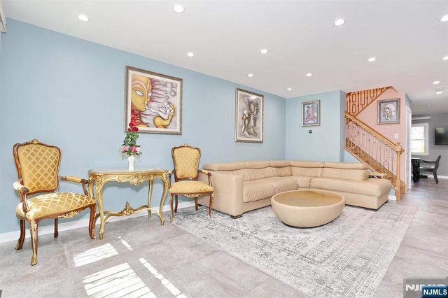 10 Chris Court, Fair Lawn, NJ 07410
