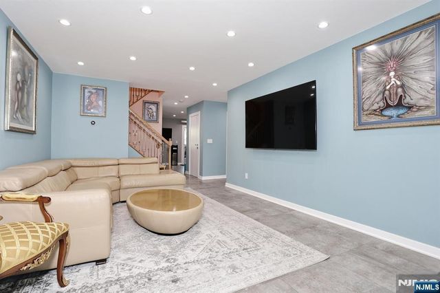 10 Chris Court, Fair Lawn, NJ 07410
