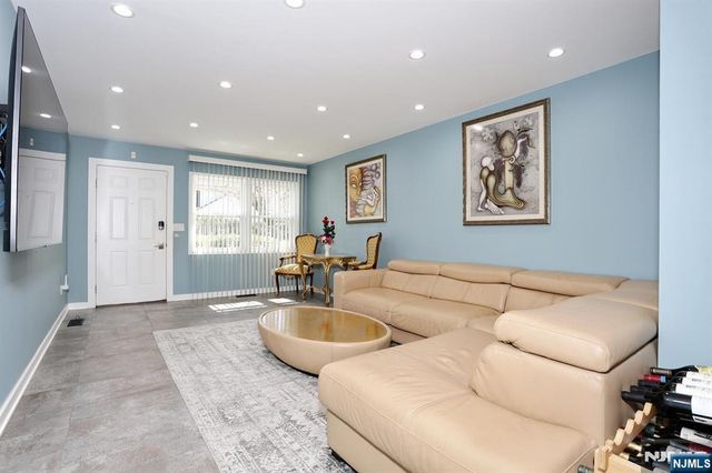 10 Chris Court, Fair Lawn, NJ 07410