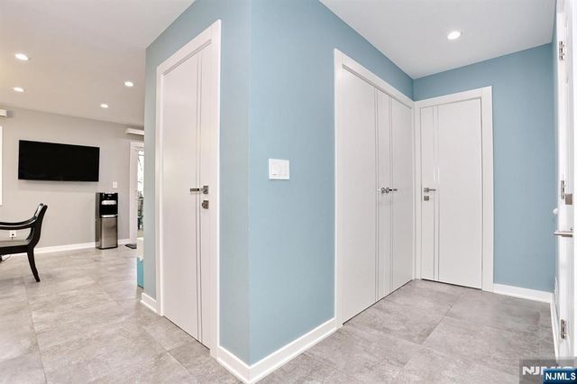 10 Chris Court, Fair Lawn, NJ 07410