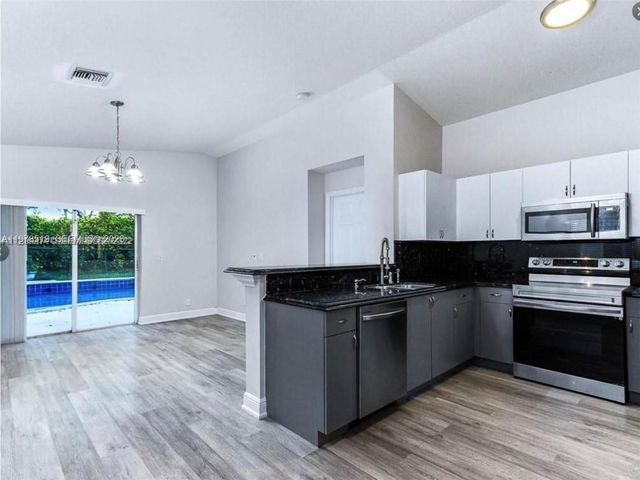 1213 SW 46th Way, Deerfield Beach, FL 33442