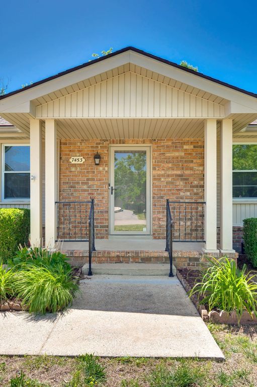 7453 Harrow Dr, Nashville, TN 37221