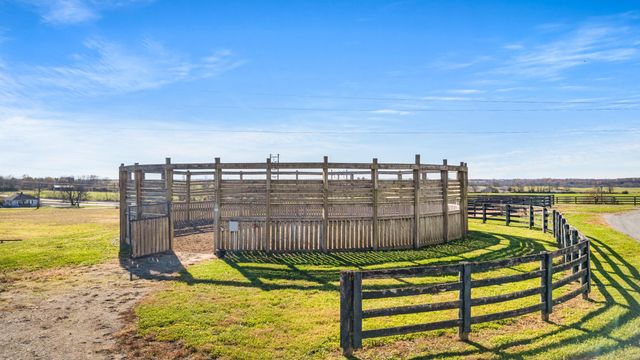 4487 Louisville Road, Salvisa, KY 40372