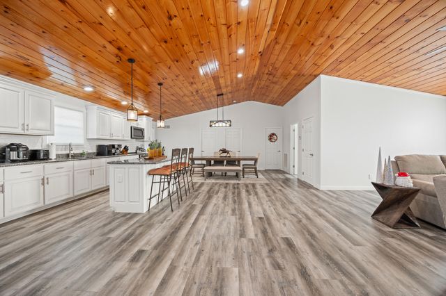 4487 Louisville Road, Salvisa, KY 40372