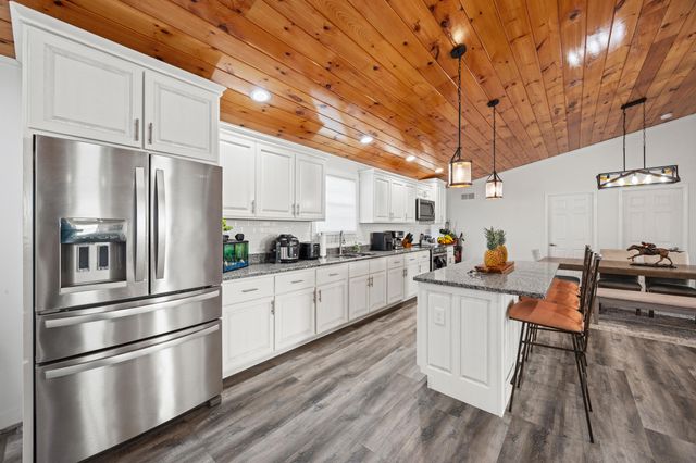 4487 Louisville Road, Salvisa, KY 40372