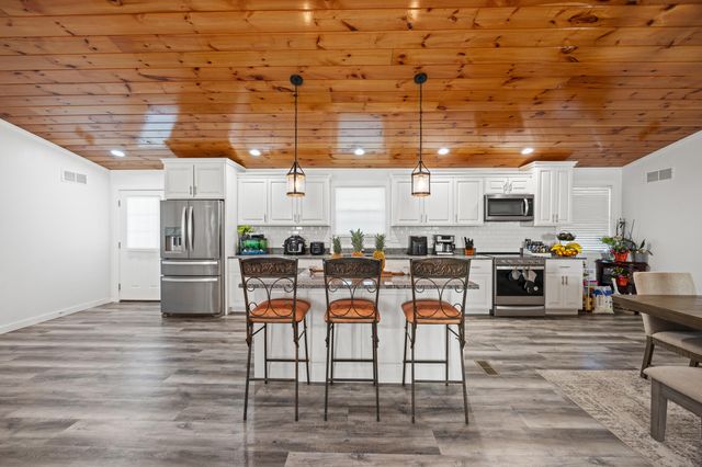 4487 Louisville Road, Salvisa, KY 40372