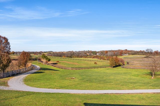 4487 Louisville Road, Salvisa, KY 40372