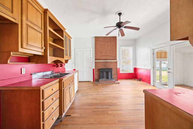 4487 Louisville Road, Salvisa, KY 40372