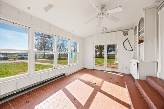 4487 Louisville Road, Salvisa, KY 40372