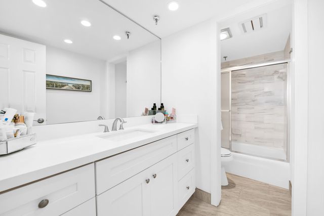 859 Jeffery Street 306, Boca Raton, FL 33487