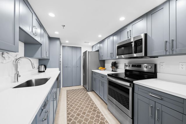 859 Jeffery Street 306, Boca Raton, FL 33487