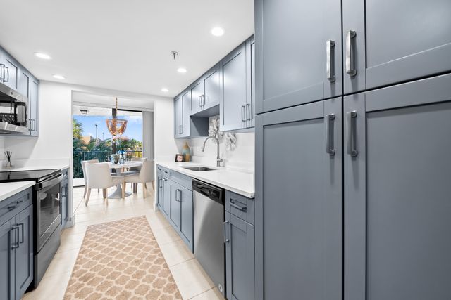 859 Jeffery Street 306, Boca Raton, FL 33487