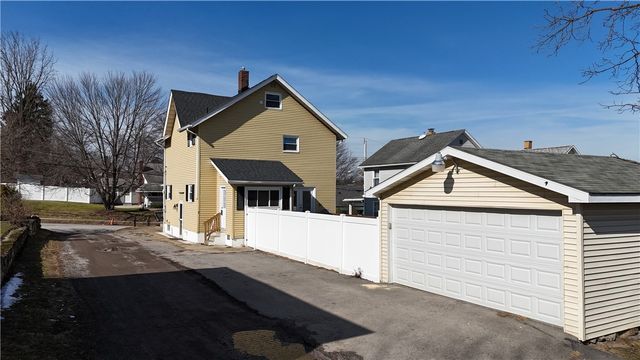 910 Temple Avenue, New Castle, PA 16101