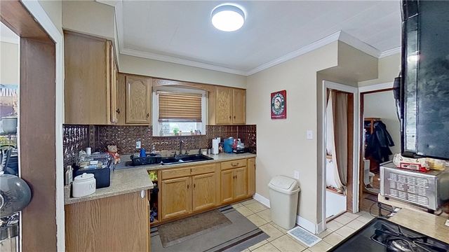 910 Temple Avenue, New Castle, PA 16101