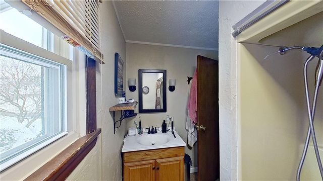 910 Temple Avenue, New Castle, PA 16101