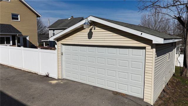 910 Temple Avenue, New Castle, PA 16101