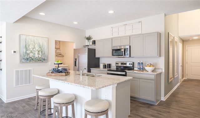 424 Honeycrisp Drive NE, Louisville, OH 44641