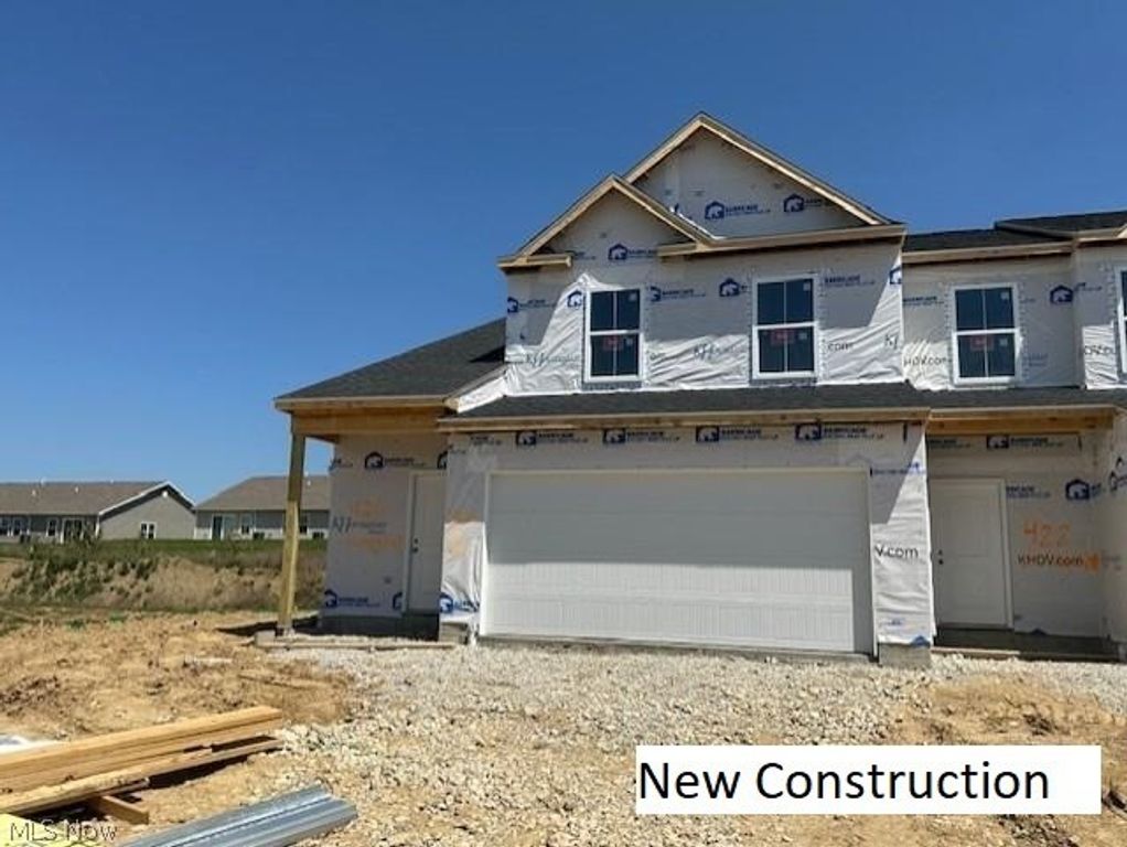 424 Honeycrisp Drive NE, Louisville, OH 44641