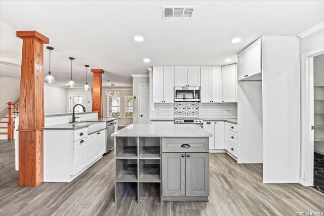 8502 Park Olympia, Universal City, TX 78148