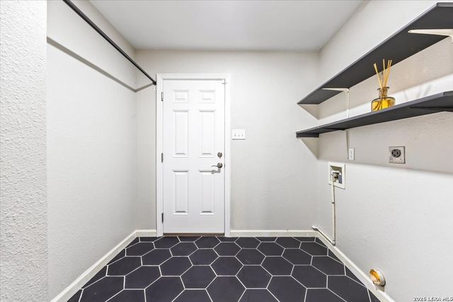8502 Park Olympia, Universal City, TX 78148