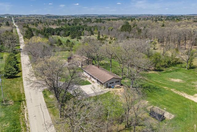 E9010A South Avenue, Reedsburg, WI 53959