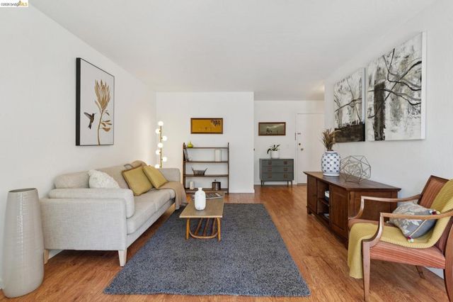 94 Bayo Vista Ave, Oakland, CA 94611