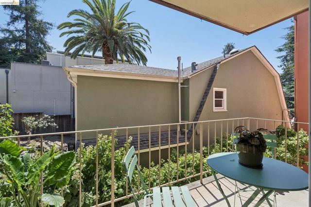 94 Bayo Vista Ave, Oakland, CA 94611