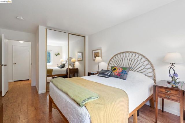 94 Bayo Vista Ave, Oakland, CA 94611