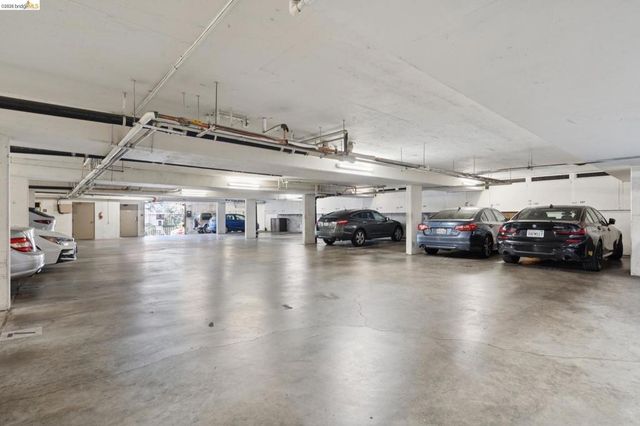 94 Bayo Vista Ave, Oakland, CA 94611
