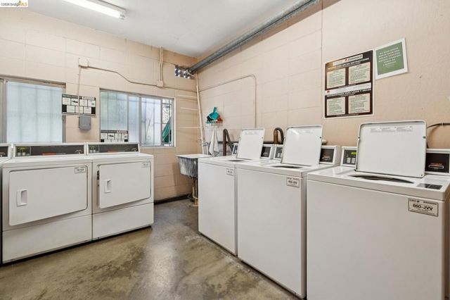 94 Bayo Vista Ave, Oakland, CA 94611