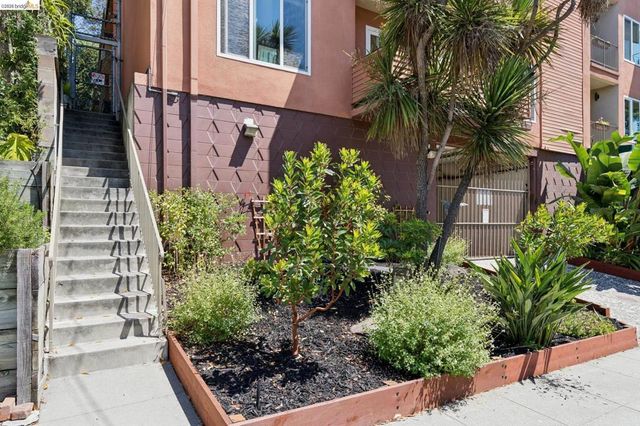 94 Bayo Vista Ave, Oakland, CA 94611