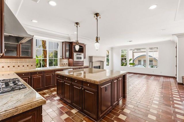 15616 New Park Terrace, San Diego, CA 92127
