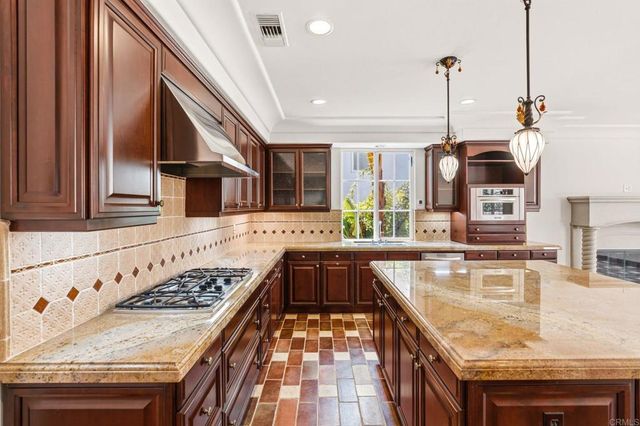 15616 New Park Terrace, San Diego, CA 92127